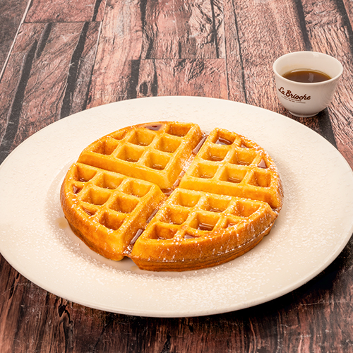 Classic-Waffle-with-Maple-Syrup
